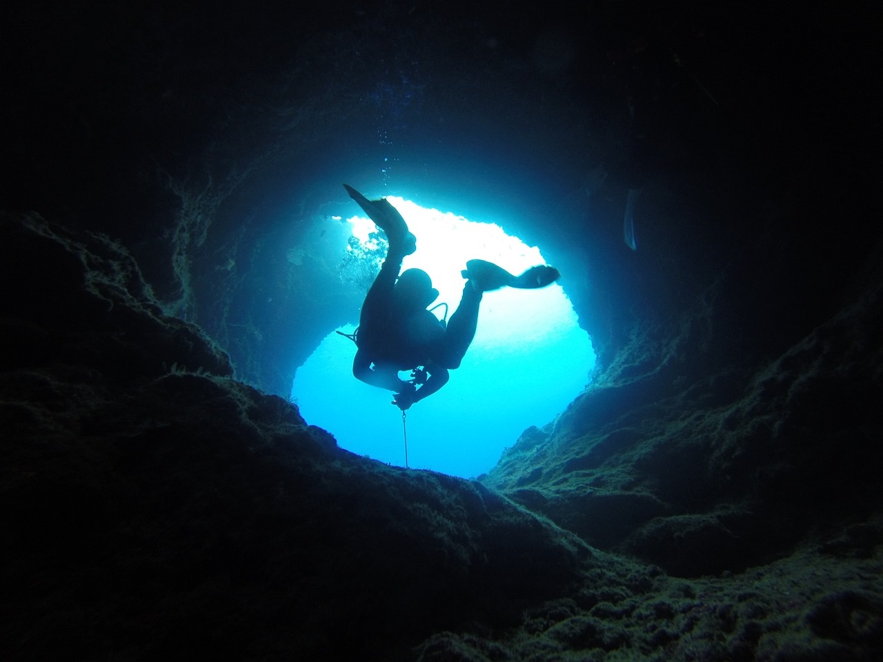 The Secrets of Underwater Caves: Exploring Fascinating Geological Formations Hidden Beneath the Surface